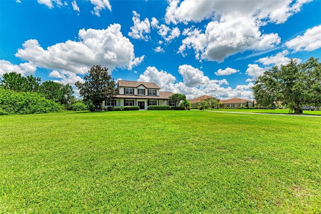 En Venta: $1,050,000 (4 camas, 3 baños, 3200 Pies cuadrados)