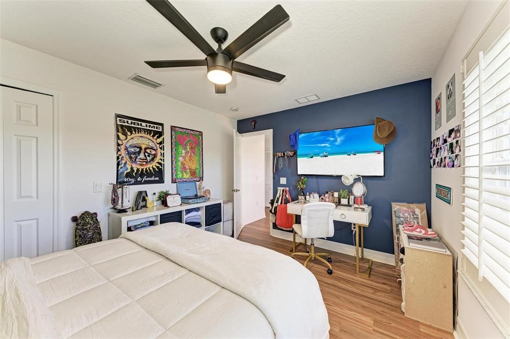 En Venta: $1,050,000 (4 camas, 3 baños, 3200 Pies cuadrados)