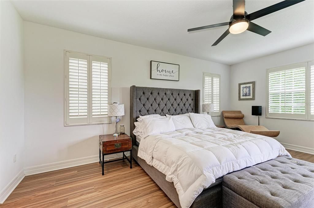 En Venta: $1,050,000 (4 camas, 3 baños, 3200 Pies cuadrados)