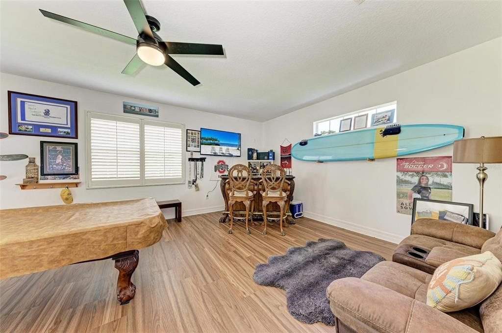 En Venta: $1,050,000 (4 camas, 3 baños, 3200 Pies cuadrados)