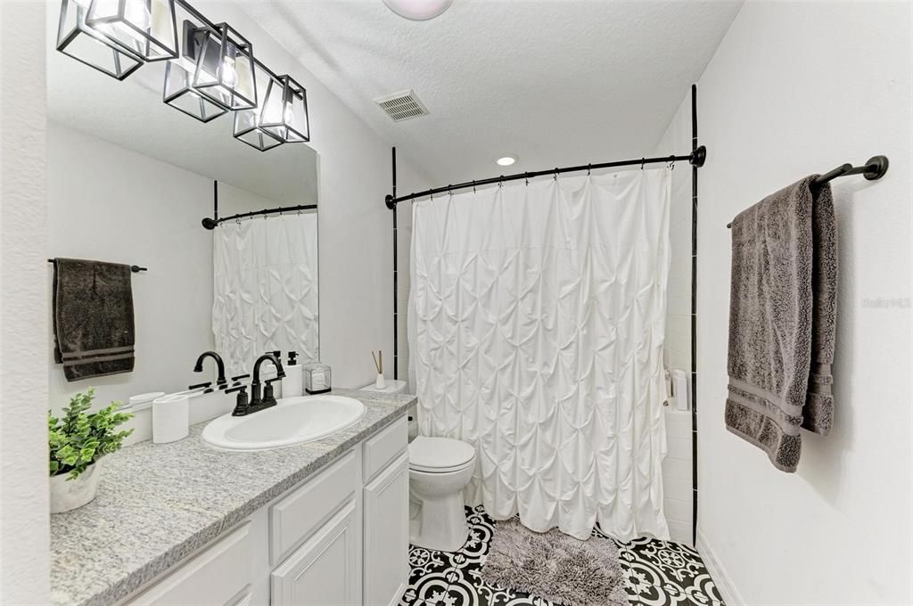 En Venta: $1,050,000 (4 camas, 3 baños, 3200 Pies cuadrados)