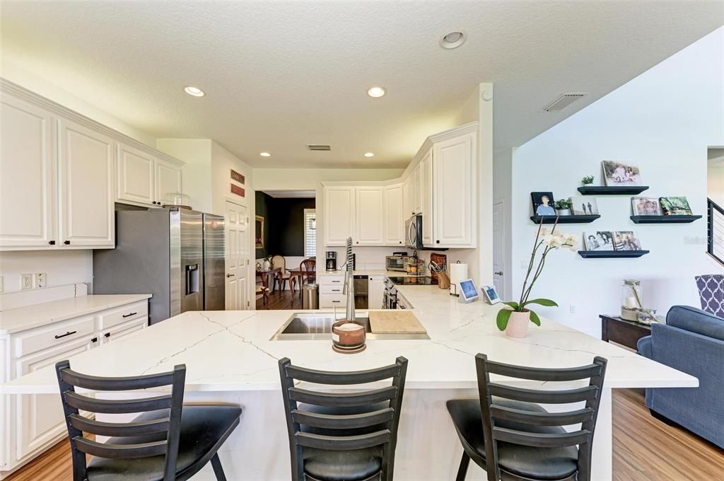 En Venta: $1,050,000 (4 camas, 3 baños, 3200 Pies cuadrados)