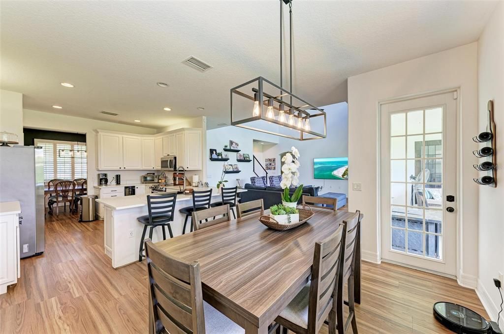 En Venta: $1,050,000 (4 camas, 3 baños, 3200 Pies cuadrados)