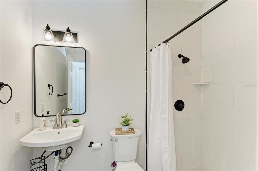 En Venta: $1,050,000 (4 camas, 3 baños, 3200 Pies cuadrados)