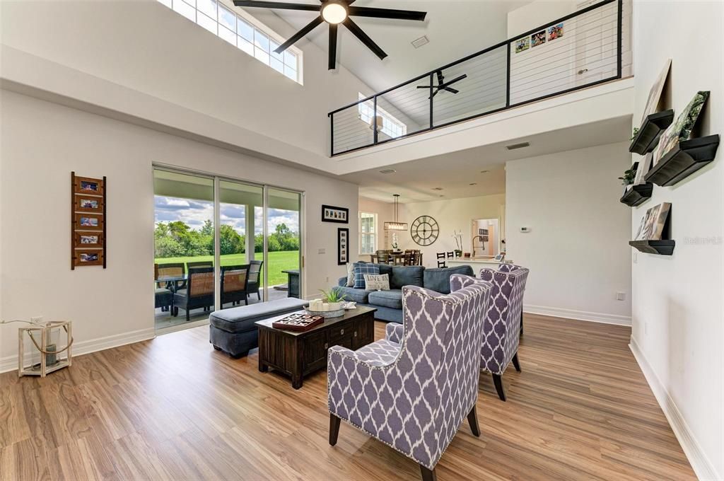 En Venta: $1,050,000 (4 camas, 3 baños, 3200 Pies cuadrados)