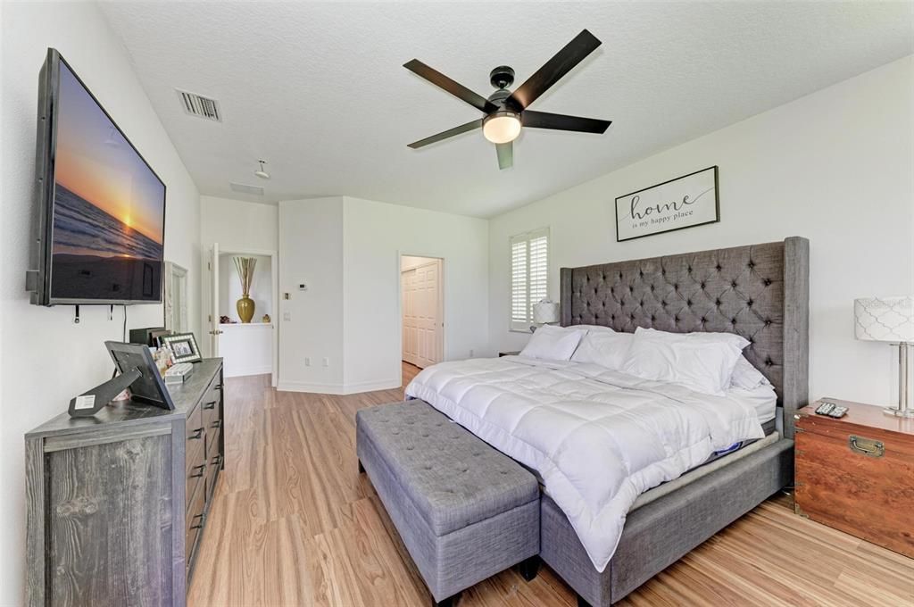 En Venta: $1,050,000 (4 camas, 3 baños, 3200 Pies cuadrados)