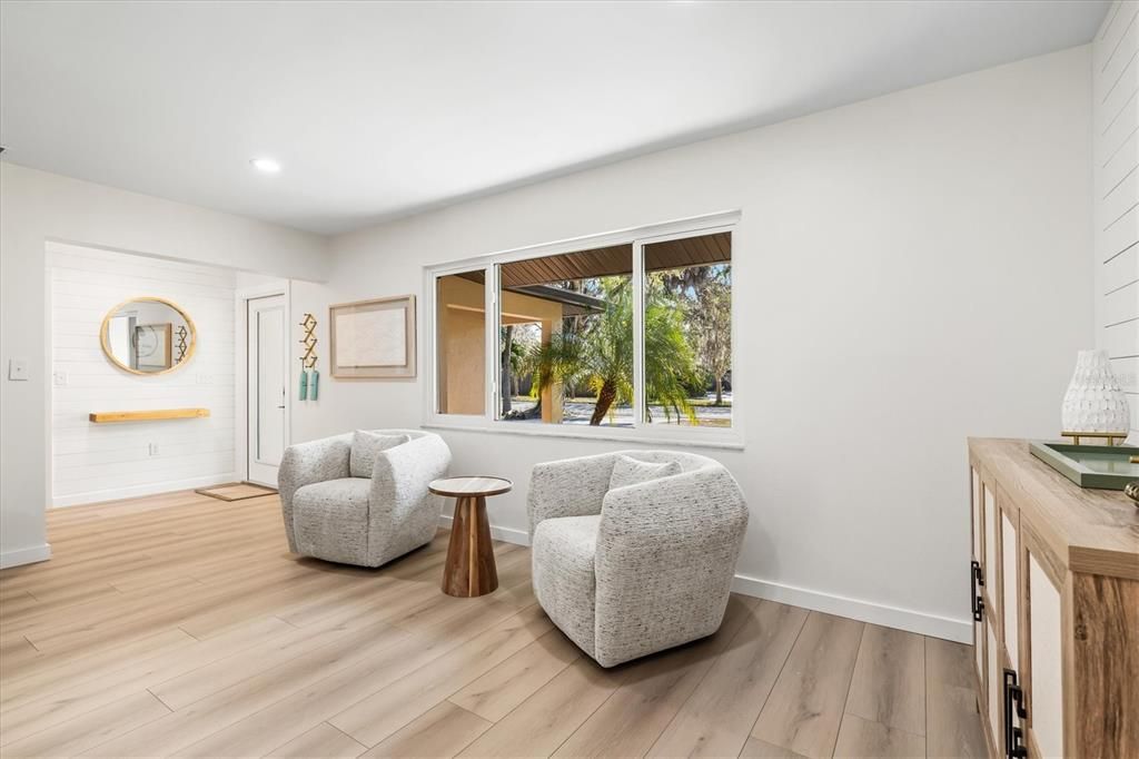 出租: $12,000 (3 贝兹, 2 浴室, 1934 平方英尺)