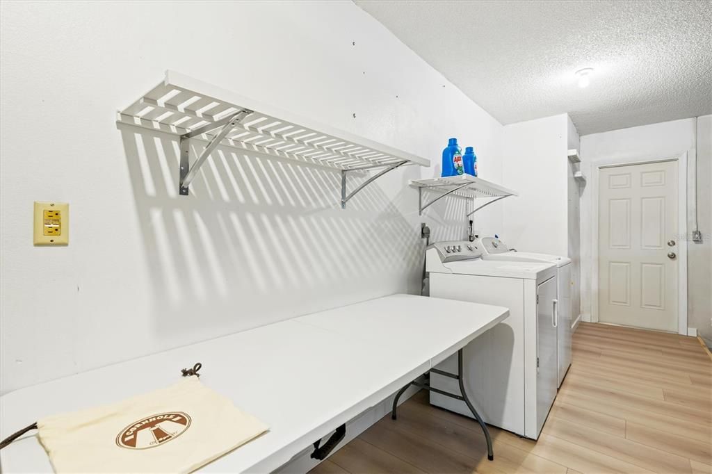 出租: $12,000 (3 贝兹, 2 浴室, 1934 平方英尺)