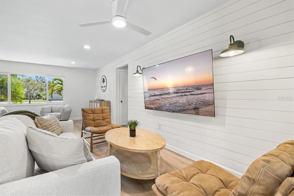 出租: $12,000 (3 贝兹, 2 浴室, 1934 平方英尺)