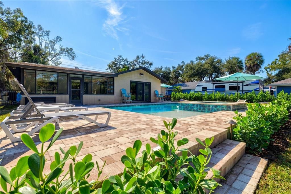 出租: $12,000 (3 贝兹, 2 浴室, 1934 平方英尺)