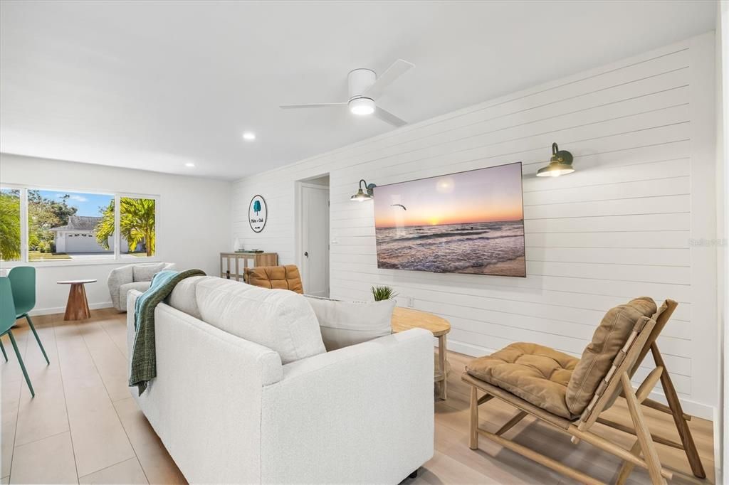 出租: $12,000 (3 贝兹, 2 浴室, 1934 平方英尺)