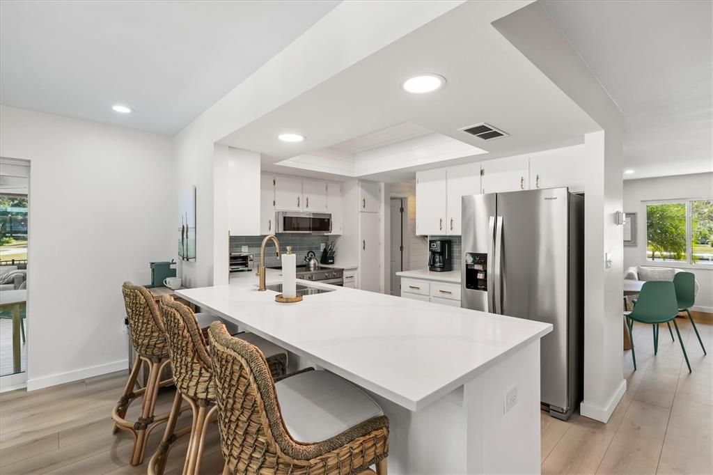 出租: $12,000 (3 贝兹, 2 浴室, 1934 平方英尺)