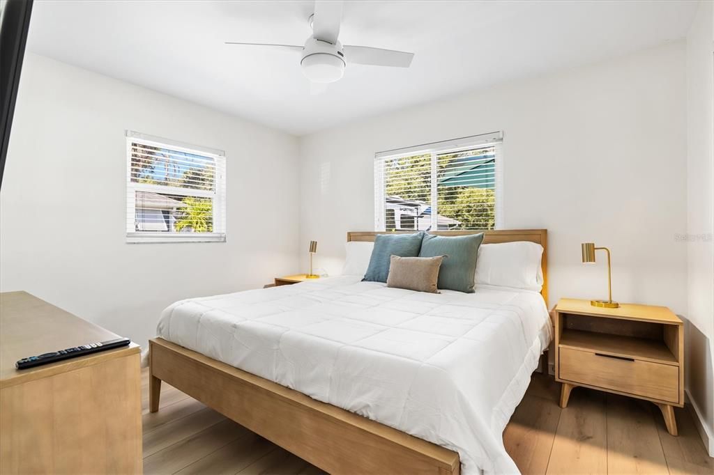 出租: $12,000 (3 贝兹, 2 浴室, 1934 平方英尺)