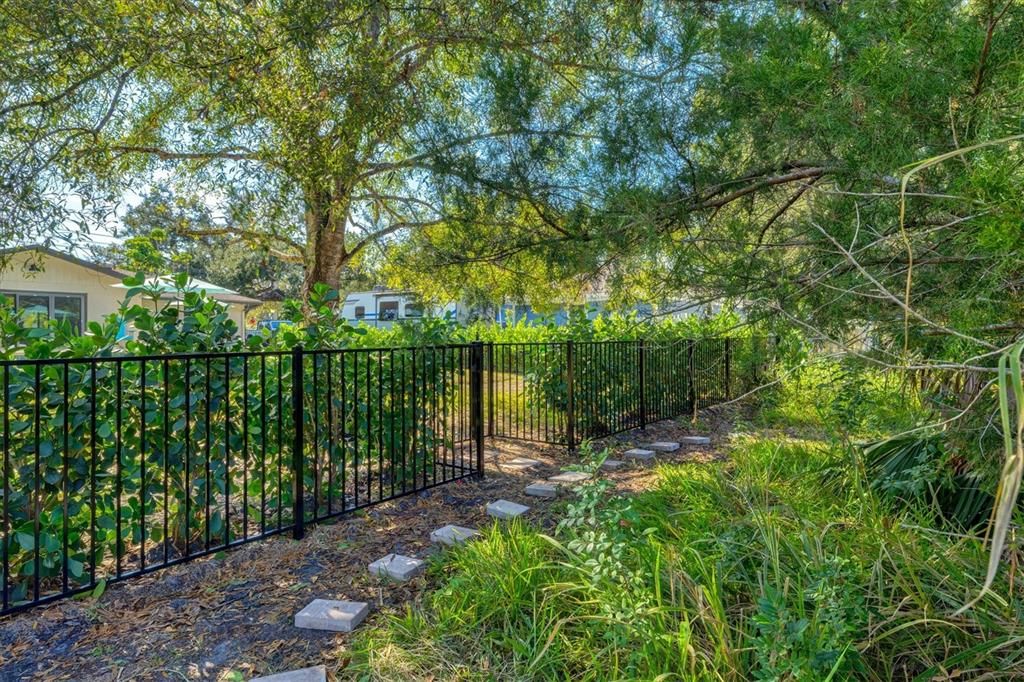 出租: $12,000 (3 贝兹, 2 浴室, 1934 平方英尺)