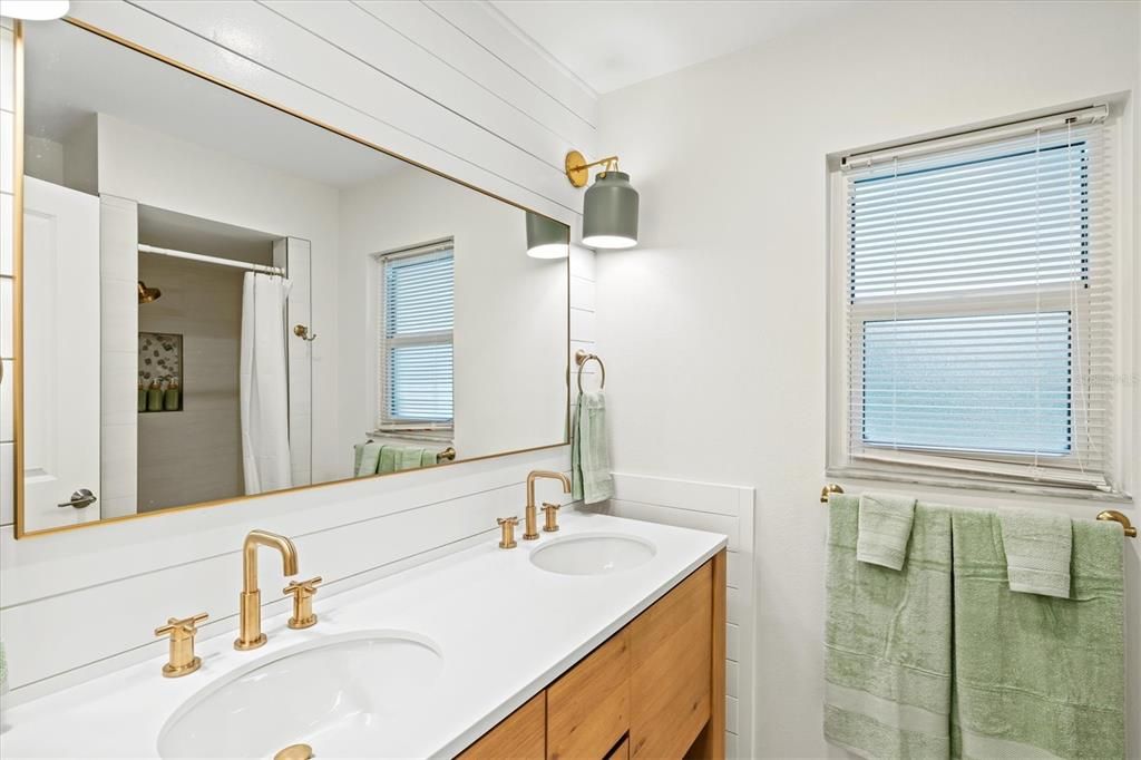 出租: $12,000 (3 贝兹, 2 浴室, 1934 平方英尺)