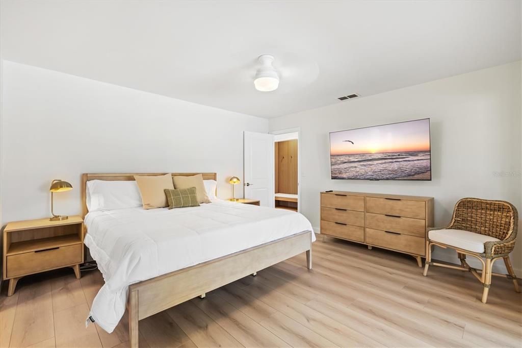 出租: $12,000 (3 贝兹, 2 浴室, 1934 平方英尺)