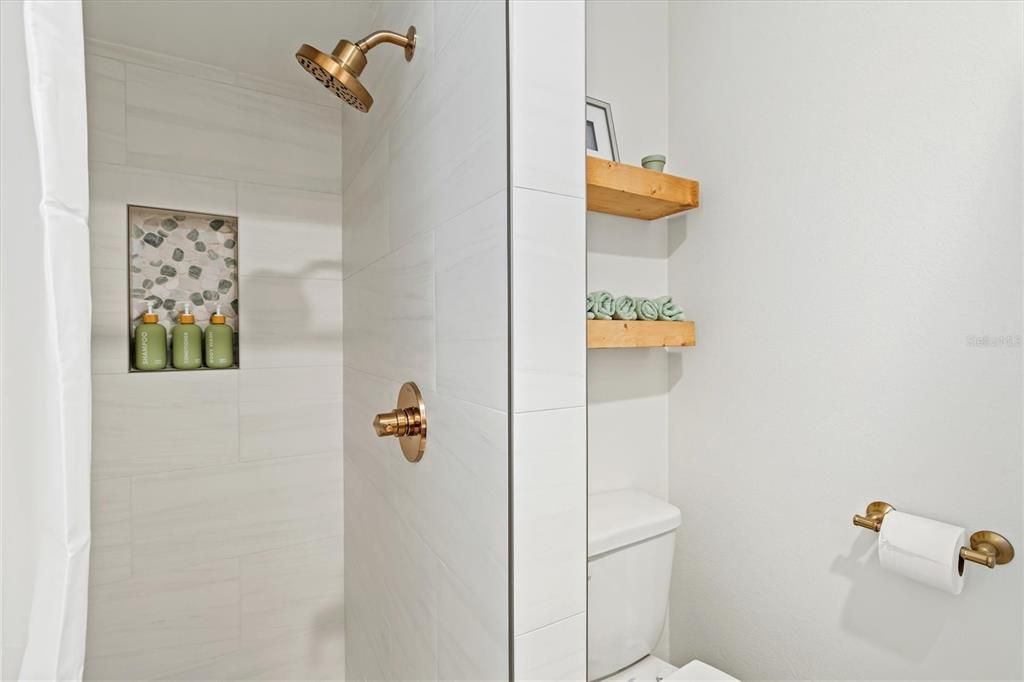 出租: $12,000 (3 贝兹, 2 浴室, 1934 平方英尺)