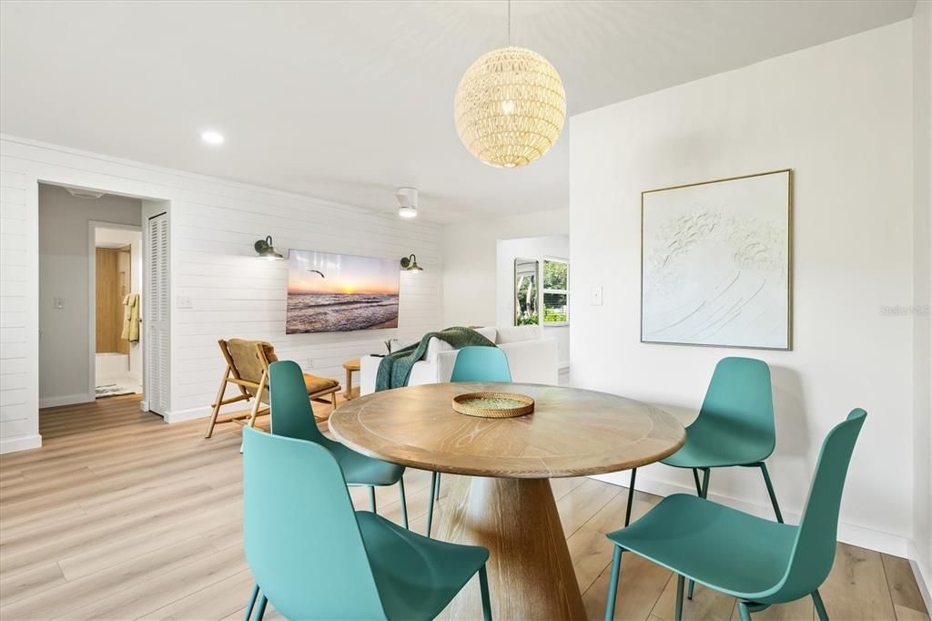 出租: $12,000 (3 贝兹, 2 浴室, 1934 平方英尺)