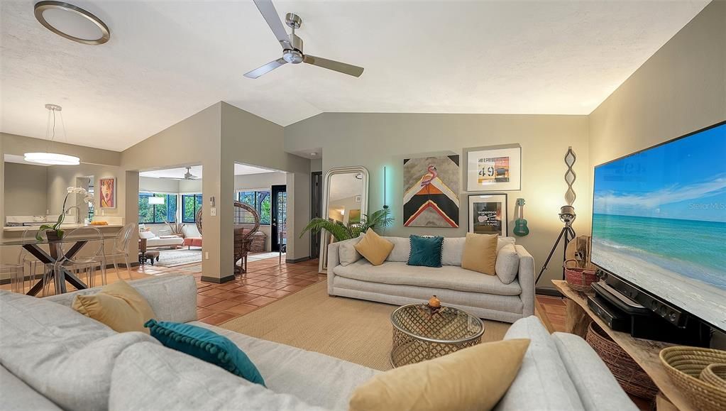 待售: $655,000 (2 贝兹, 2 浴室, 1664 平方英尺)