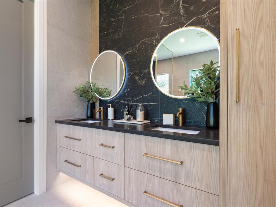 В аренду: $15,000 (4 спален, 5 ванн, 3864 Квадратных фут)