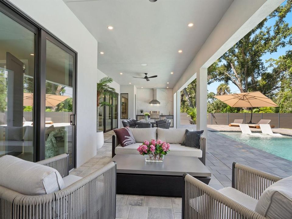 В аренду: $15,000 (4 спален, 5 ванн, 3864 Квадратных фут)