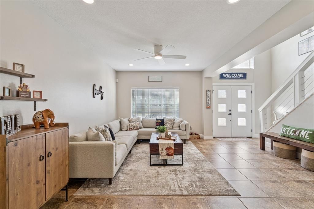 En Venta: $569,900 (4 camas, 2 baños, 2142 Pies cuadrados)