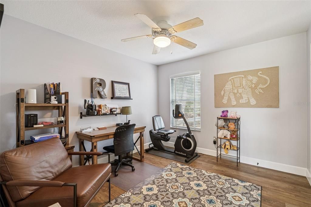 En Venta: $569,900 (4 camas, 2 baños, 2142 Pies cuadrados)