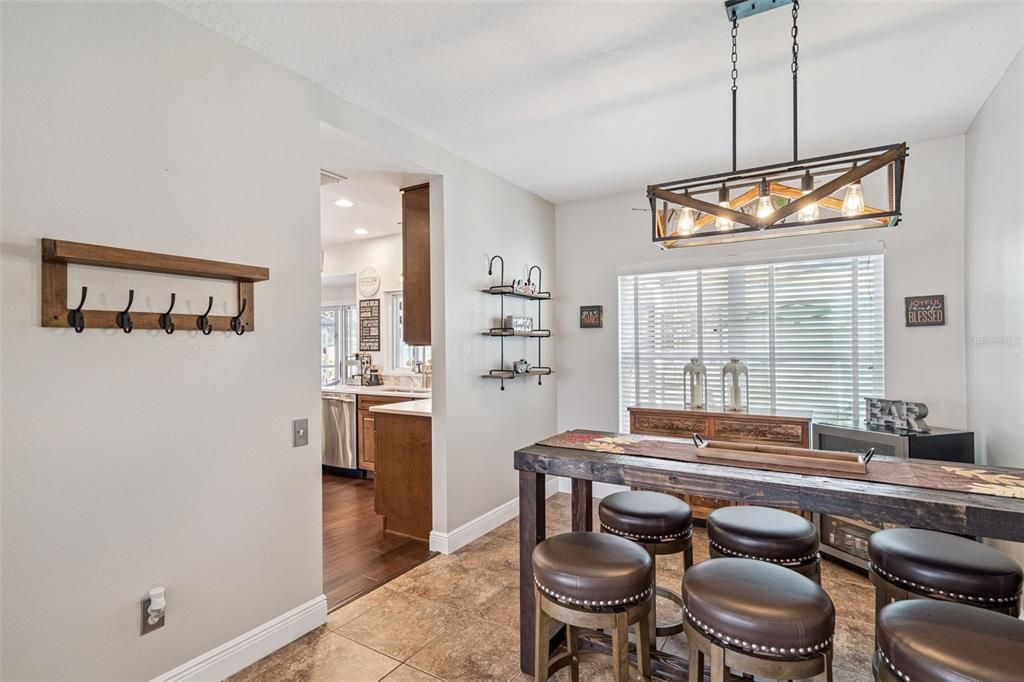 En Venta: $569,900 (4 camas, 2 baños, 2142 Pies cuadrados)