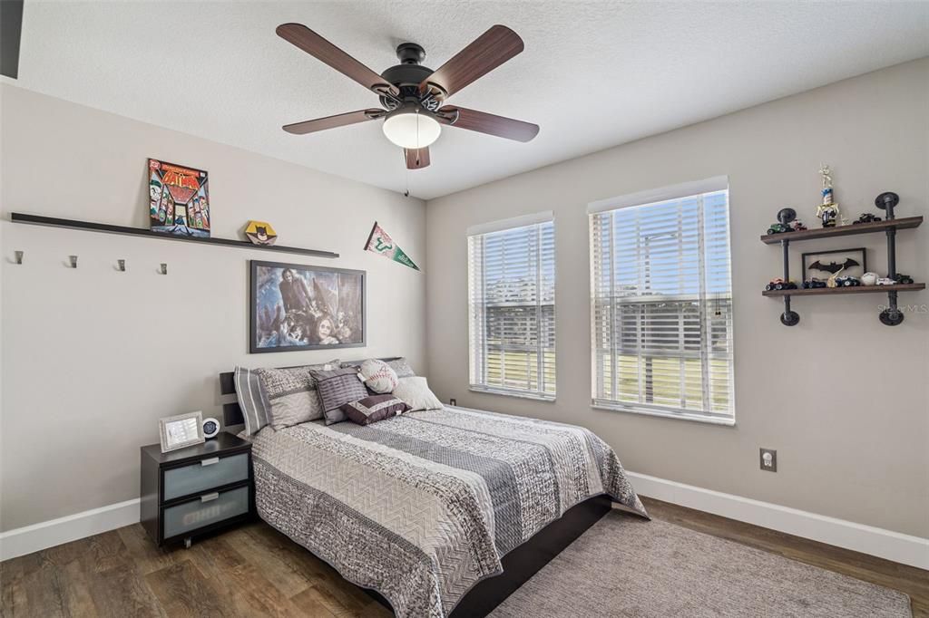 En Venta: $569,900 (4 camas, 2 baños, 2142 Pies cuadrados)