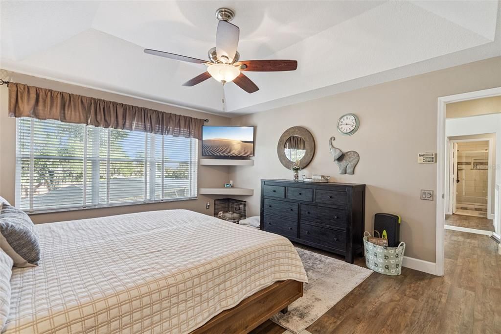 En Venta: $569,900 (4 camas, 2 baños, 2142 Pies cuadrados)