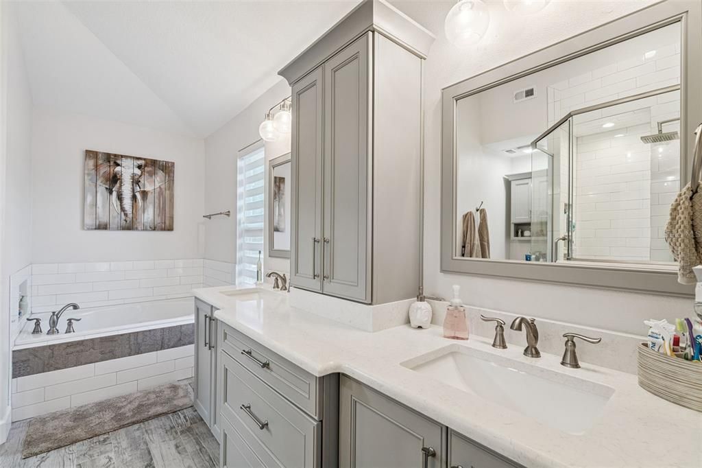 En Venta: $569,900 (4 camas, 2 baños, 2142 Pies cuadrados)