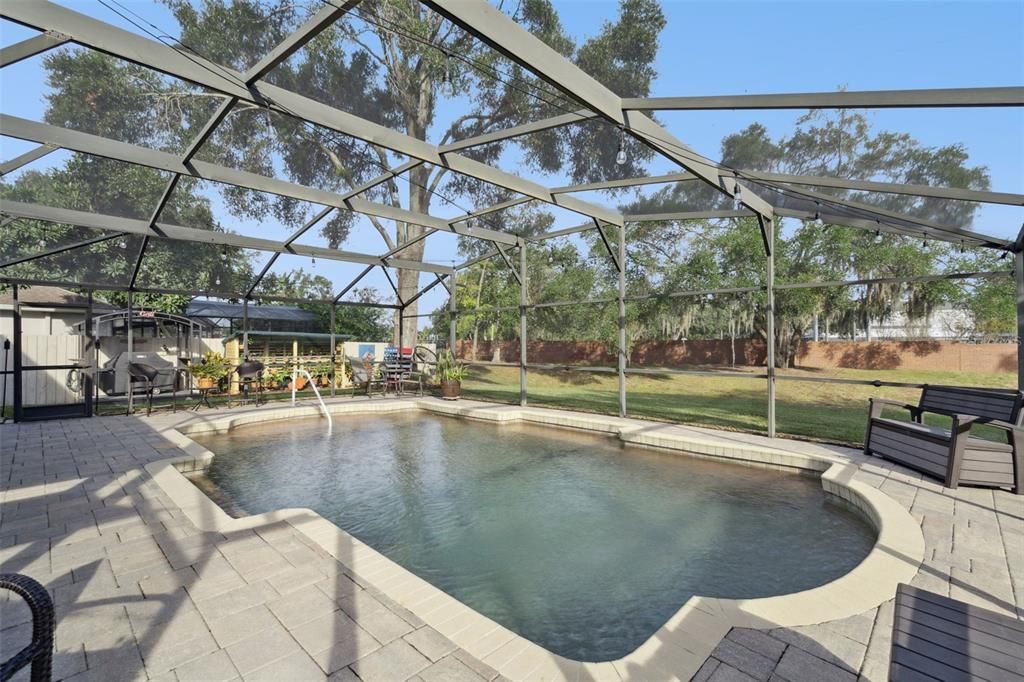 En Venta: $569,900 (4 camas, 2 baños, 2142 Pies cuadrados)