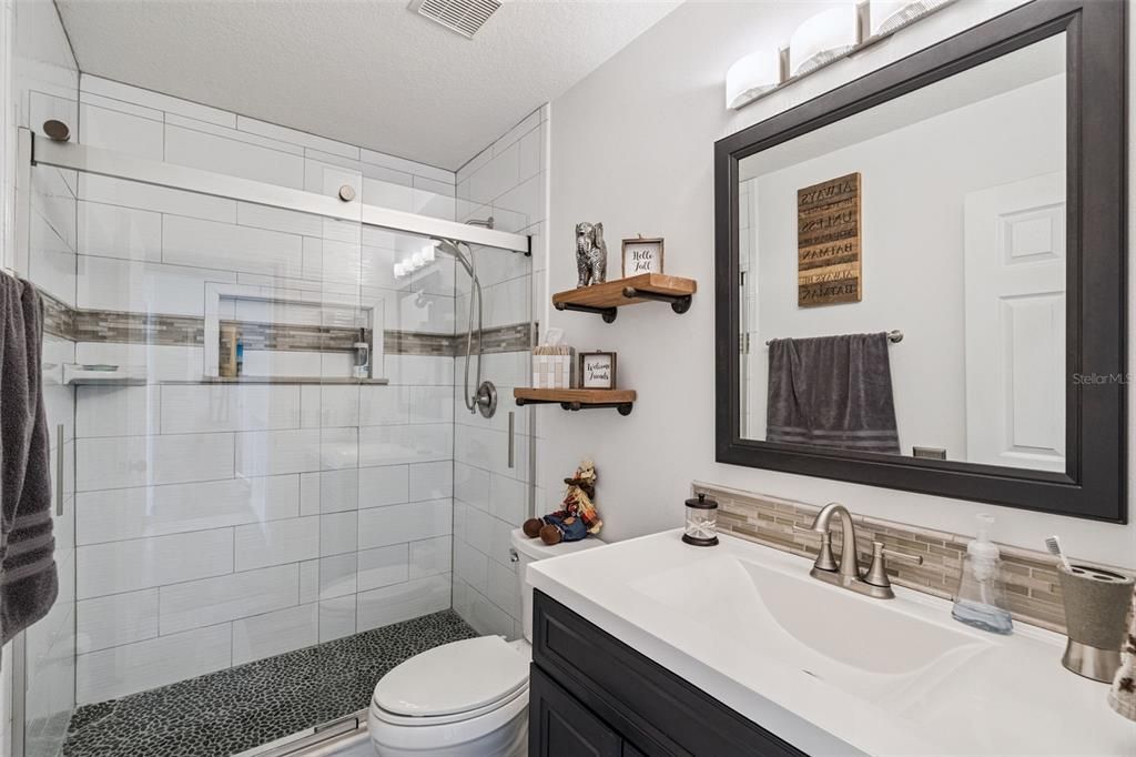 En Venta: $569,900 (4 camas, 2 baños, 2142 Pies cuadrados)