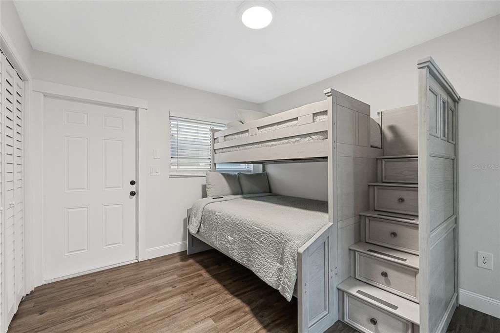 На продажу: $365,000 (4 спален, 3 ванн, 1750 Квадратных фут)