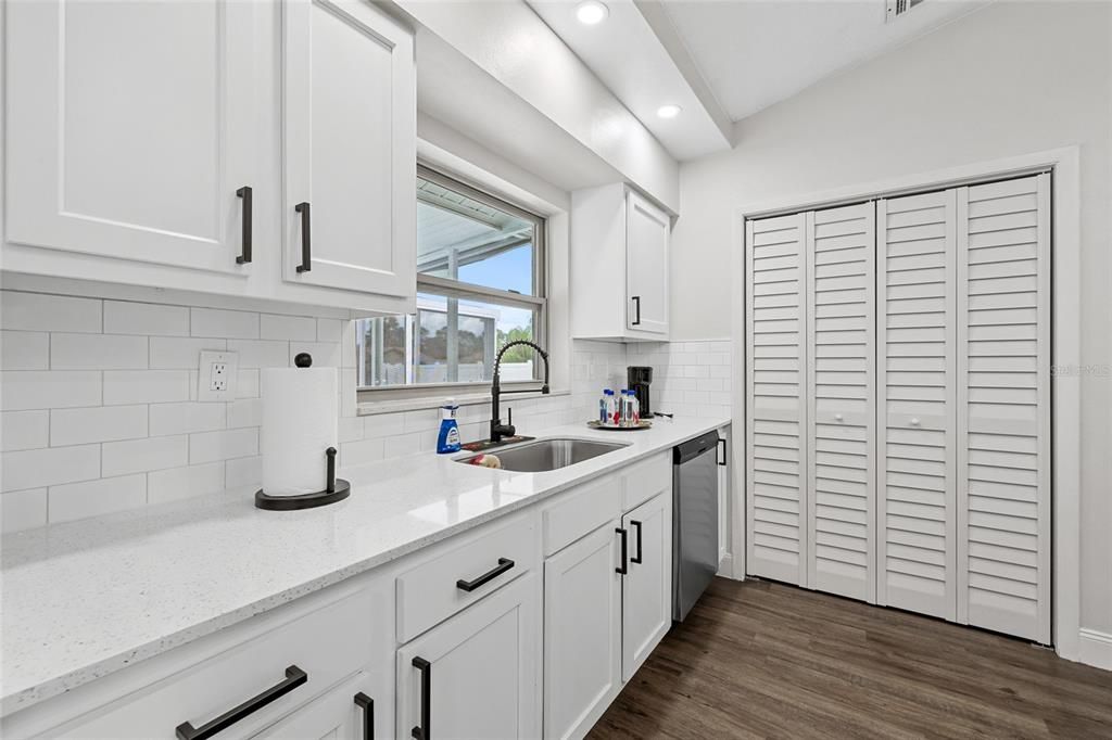 На продажу: $365,000 (4 спален, 3 ванн, 1750 Квадратных фут)