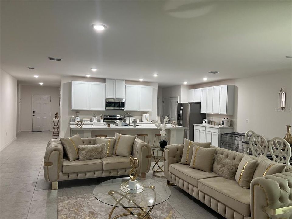 En Venta: $396,800 (3 camas, 2 baños, 1984 Pies cuadrados)