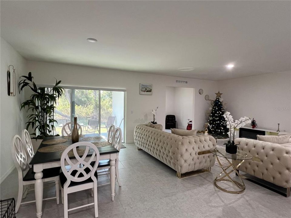 En Venta: $396,800 (3 camas, 2 baños, 1984 Pies cuadrados)