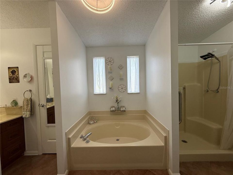 На продажу: $248,500 (2 спален, 2 ванн, 1439 Квадратных фут)