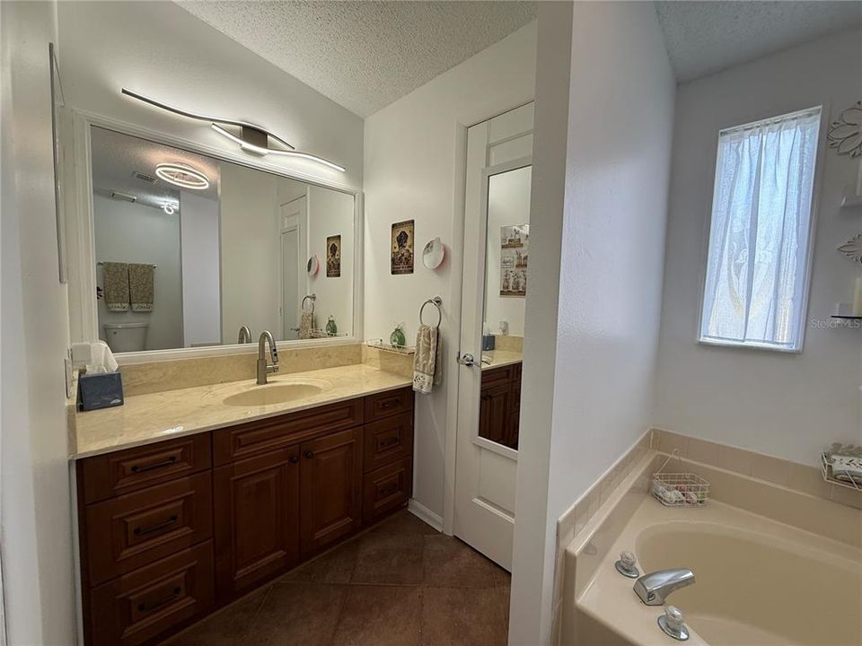 На продажу: $248,500 (2 спален, 2 ванн, 1439 Квадратных фут)