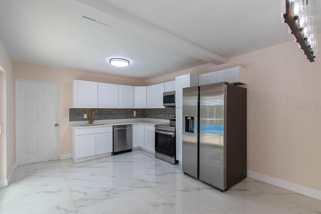 На продажу: $525,000 (4 спален, 2 ванн, 1968 Квадратных фут)