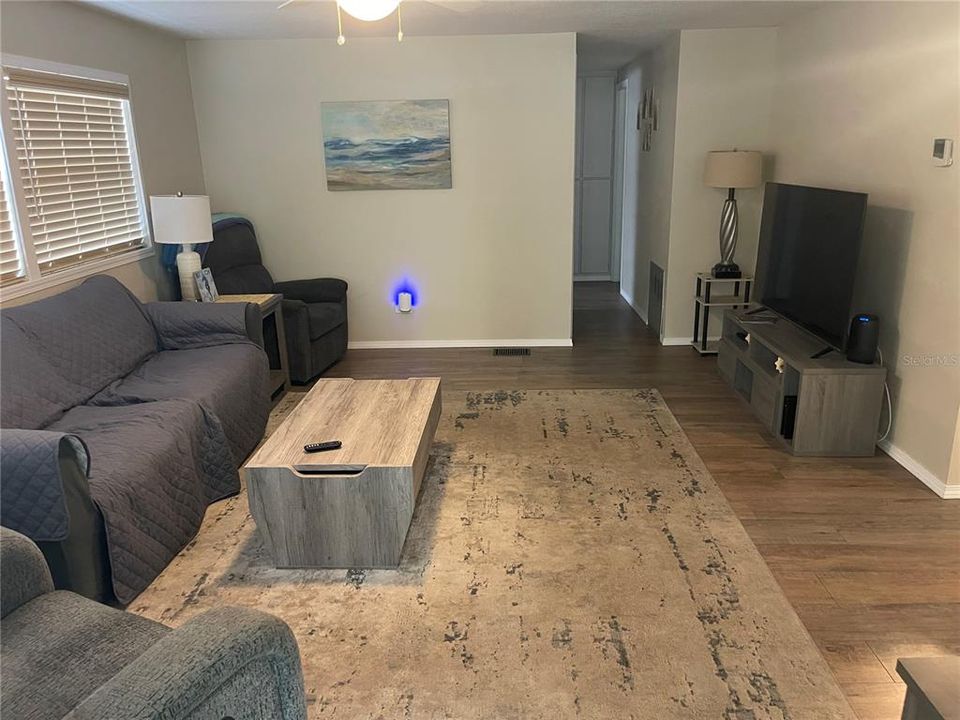 出租: $1,800 (2 贝兹, 2 浴室, 900 平方英尺)