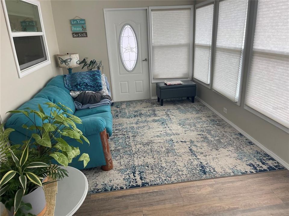 出租: $1,800 (2 贝兹, 2 浴室, 900 平方英尺)