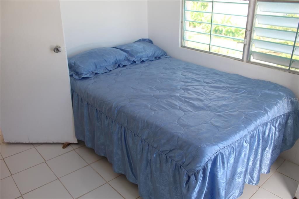 For Sale: $299,000 (6 beds, 2 baths, 2000 Square Feet)