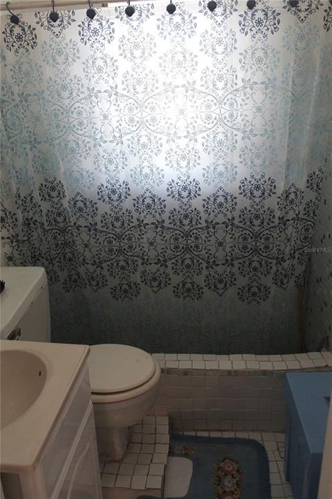 For Sale: $299,000 (6 beds, 2 baths, 2000 Square Feet)