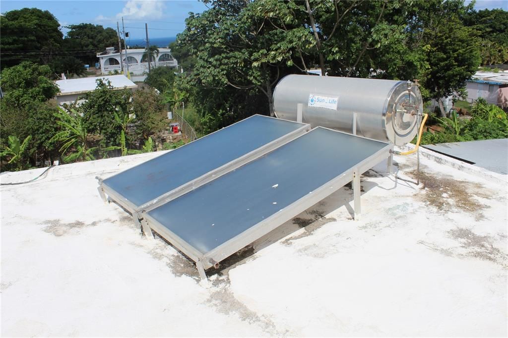 For Sale: $299,000 (6 beds, 2 baths, 2000 Square Feet)