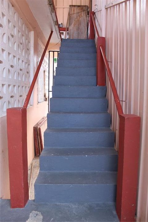 For Sale: $299,000 (6 beds, 2 baths, 2000 Square Feet)