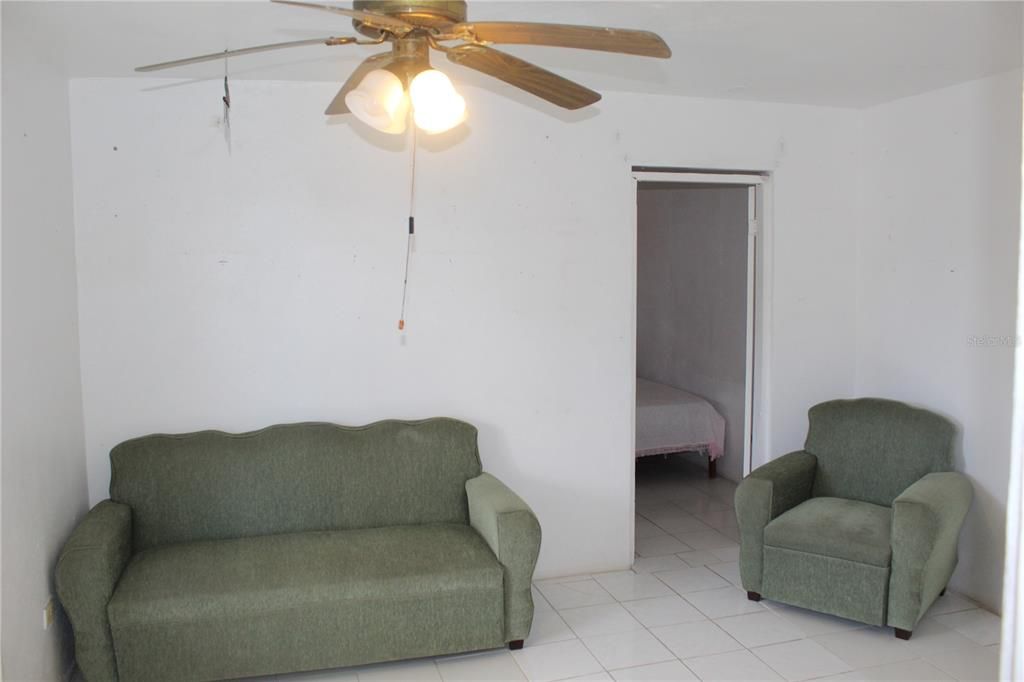 For Sale: $299,000 (6 beds, 2 baths, 2000 Square Feet)