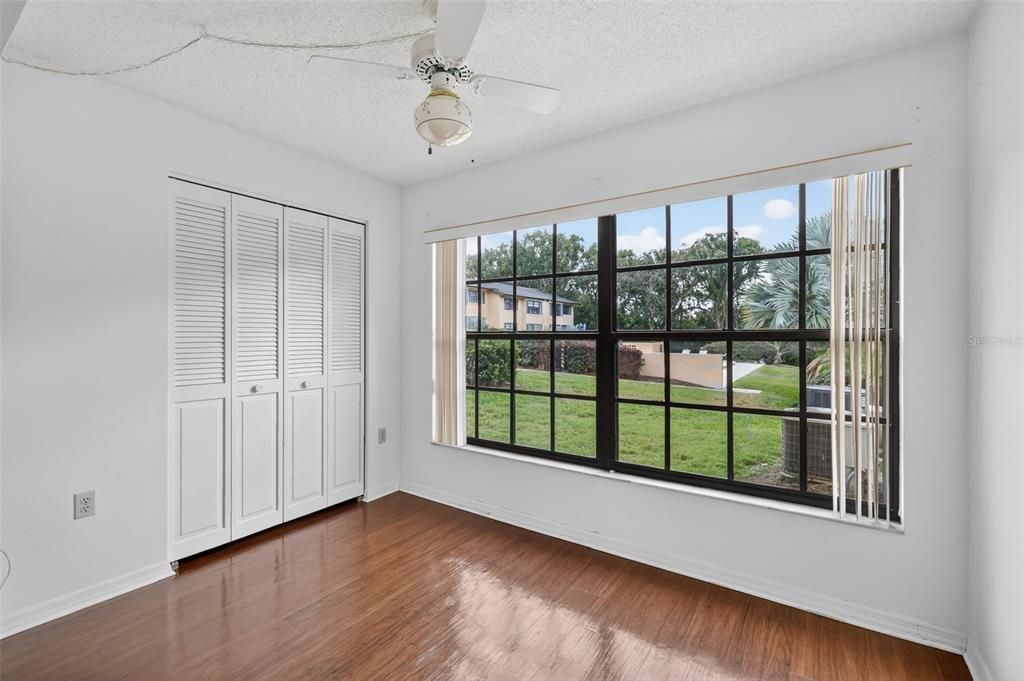 На продажу: $250,000 (2 спален, 2 ванн, 1219 Квадратных фут)