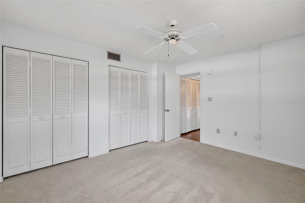 На продажу: $250,000 (2 спален, 2 ванн, 1219 Квадратных фут)