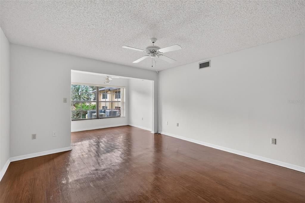 На продажу: $250,000 (2 спален, 2 ванн, 1219 Квадратных фут)